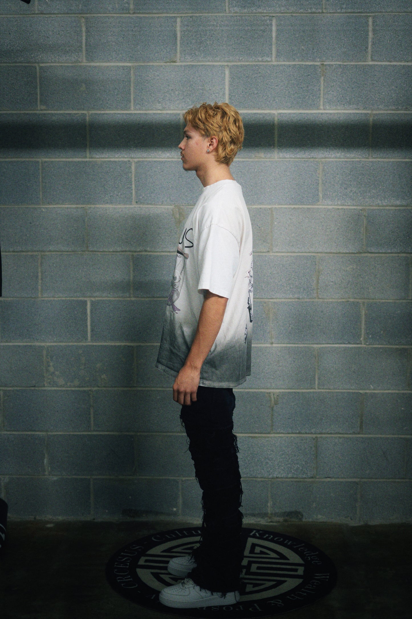 “ADDICTED2FASHION” Graphic T-Shirt